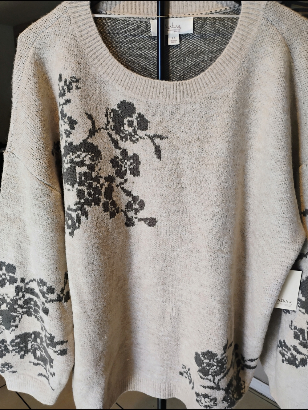 Nurture By Westbound Size 1X Woman Floral Crewneck Beige with Charcoal Floral
